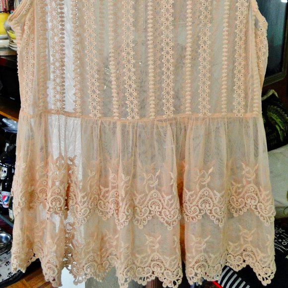 Beautiful Lace Forever 21 Top - Picture 3 of 3